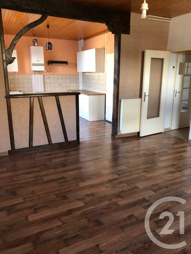 Appartement T3 à vendre - 3 pièces - 60.7 m2 - FOUGERES - 35 - BRETAGNE - Century 21 Gambetta