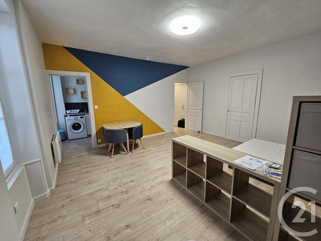 Appartement T1 à louer - 1 pièce - 31.4 m2 - FOUGERES - 35 - BRETAGNE - Century 21 Gambetta
