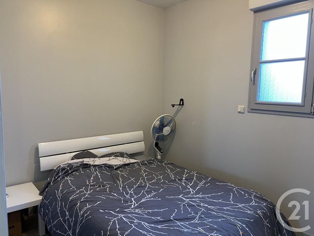 Appartement F1 bis à louer - 2 pièces - 33.8 m2 - FOUGERES - 35 - BRETAGNE - Century 21 Gambetta