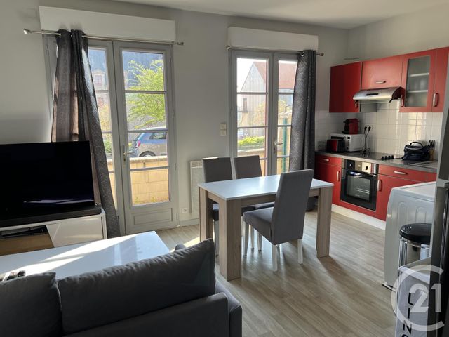 Appartement F1 bis à louer - 2 pièces - 33.8 m2 - FOUGERES - 35 - BRETAGNE - Century 21 Gambetta