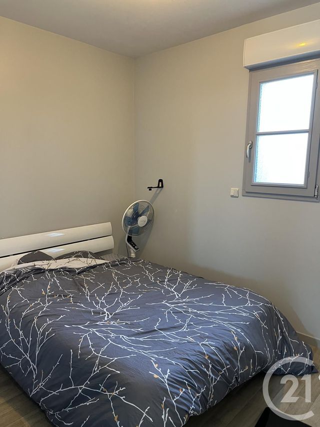Appartement F1 bis à louer - 2 pièces - 33.8 m2 - FOUGERES - 35 - BRETAGNE - Century 21 Gambetta