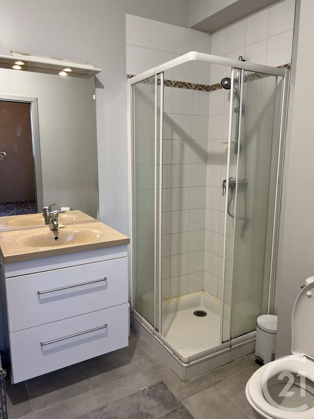 Appartement F1 bis à louer - 2 pièces - 33.8 m2 - FOUGERES - 35 - BRETAGNE - Century 21 Gambetta