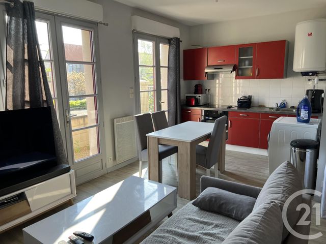 Appartement F1 bis à louer - 2 pièces - 33.8 m2 - FOUGERES - 35 - BRETAGNE - Century 21 Gambetta