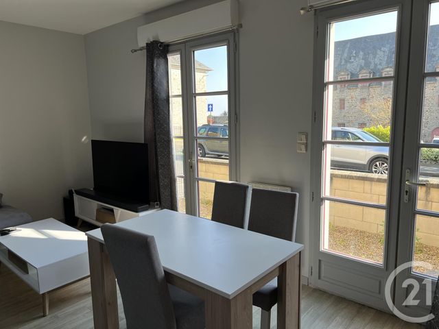 Appartement F1 bis à louer - 2 pièces - 33.8 m2 - FOUGERES - 35 - BRETAGNE - Century 21 Gambetta