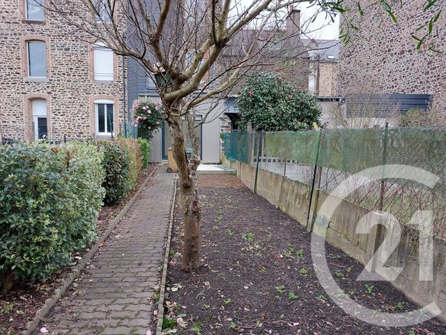 Appartement F1 à louer - 1 pièce - 32.08 m2 - FOUGERES - 35 - BRETAGNE - Century 21 Gambetta