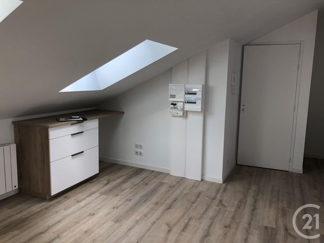 Appartement Studio à louer - 1 pièce - 21.49 m2 - FOUGERES - 35 - BRETAGNE - Century 21 Gambetta