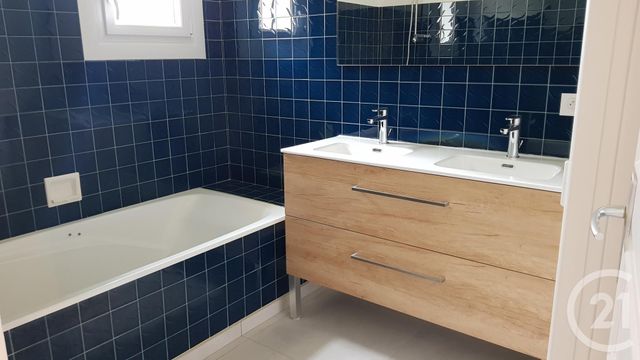 maison à louer - 5 pièces - 121.64 m2 - ST GERMAIN EN COGLES - 35 - BRETAGNE - Century 21 Gambetta