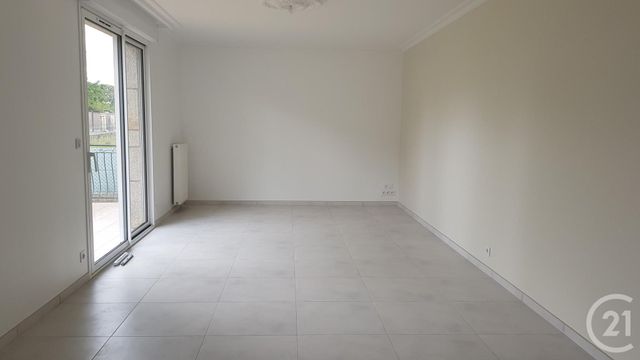 maison à louer - 5 pièces - 121.64 m2 - ST GERMAIN EN COGLES - 35 - BRETAGNE - Century 21 Gambetta