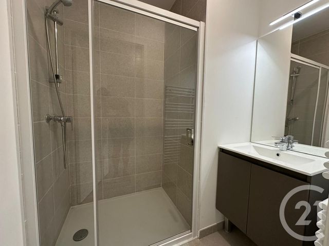 Appartement F5 à vendre - 5 pièces - 106.19 m2 - FOUGERES - 35 - BRETAGNE - Century 21 Gambetta