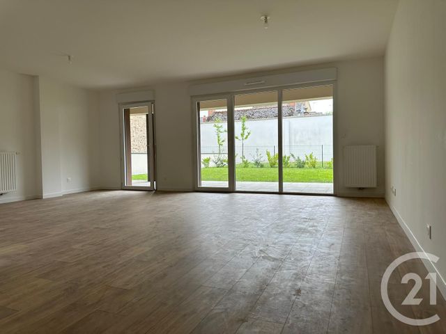 Appartement F5 à vendre - 5 pièces - 106.19 m2 - FOUGERES - 35 - BRETAGNE - Century 21 Gambetta