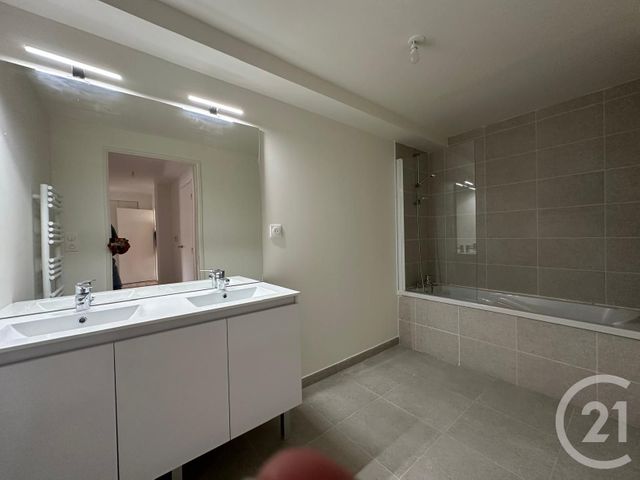 Appartement F5 à vendre - 5 pièces - 106.19 m2 - FOUGERES - 35 - BRETAGNE - Century 21 Gambetta