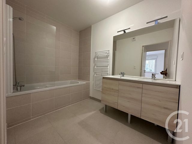 Appartement F5 à vendre - 5 pièces - 100.3 m2 - FOUGERES - 35 - BRETAGNE - Century 21 Gambetta