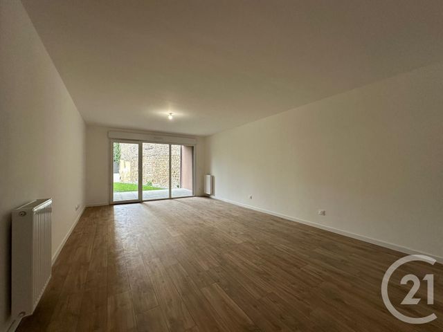 Appartement F5 à vendre - 5 pièces - 100.3 m2 - FOUGERES - 35 - BRETAGNE - Century 21 Gambetta