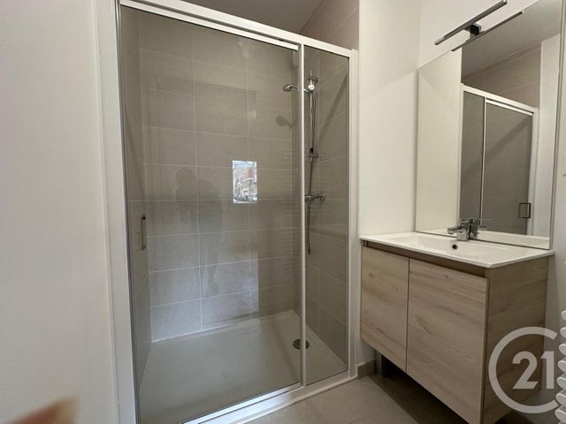 Appartement F5 à vendre - 5 pièces - 100.3 m2 - FOUGERES - 35 - BRETAGNE - Century 21 Gambetta
