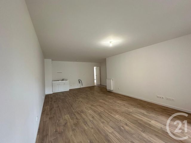 Appartement F5 à vendre - 5 pièces - 100.3 m2 - FOUGERES - 35 - BRETAGNE - Century 21 Gambetta