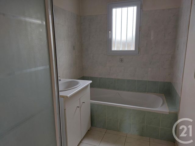 maison à louer - 5 pièces - 113.0 m2 - FOUGERES - 35 - BRETAGNE - Century 21 Gambetta