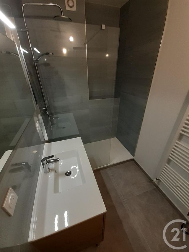 Appartement à louer - 4 pièces - 79.0 m2 - FOUGERES - 35 - BRETAGNE - Century 21 Gambetta