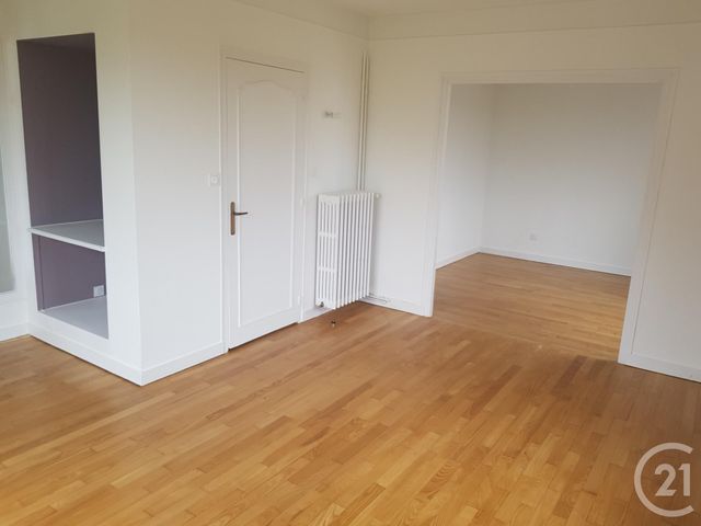 Appartement à louer - 4 pièces - 79.0 m2 - FOUGERES - 35 - BRETAGNE - Century 21 Gambetta