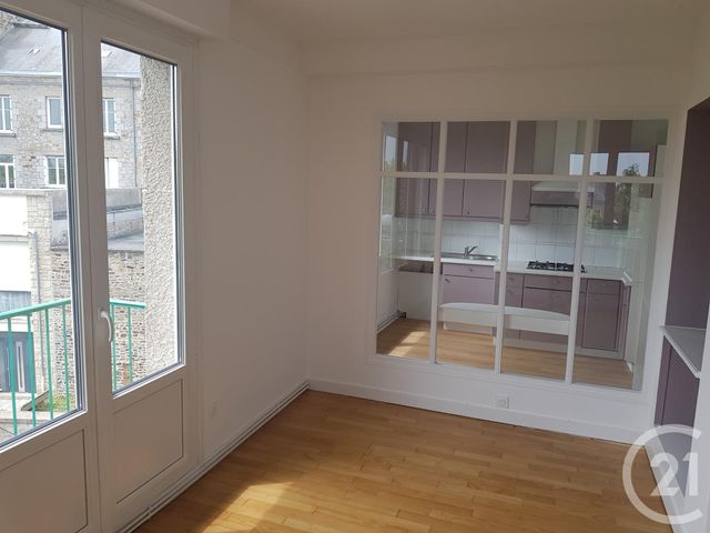 Appartement à louer - 4 pièces - 79.0 m2 - FOUGERES - 35 - BRETAGNE - Century 21 Gambetta