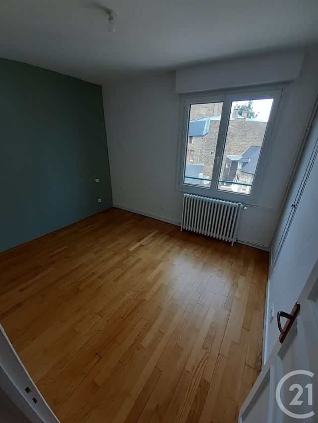 Appartement à louer - 4 pièces - 79.0 m2 - FOUGERES - 35 - BRETAGNE - Century 21 Gambetta