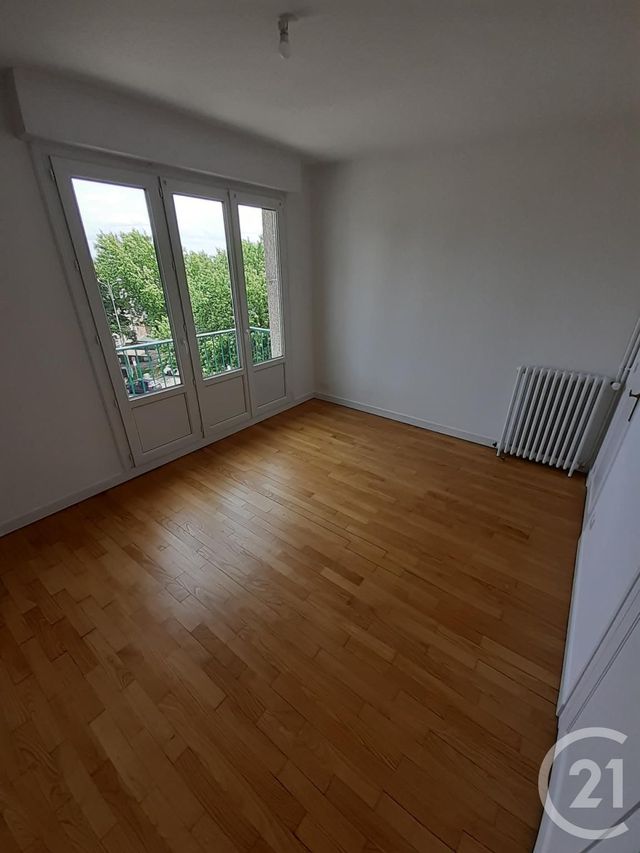 Appartement à louer - 4 pièces - 79.0 m2 - FOUGERES - 35 - BRETAGNE - Century 21 Gambetta
