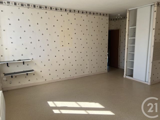 Appartement à louer - 3 pièces - 52.0 m2 - FOUGERES - 35 - BRETAGNE - Century 21 Gambetta