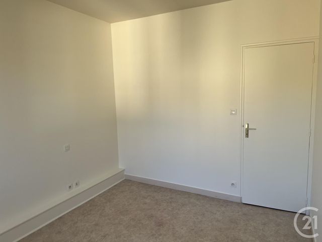 Appartement à louer - 3 pièces - 52.0 m2 - FOUGERES - 35 - BRETAGNE - Century 21 Gambetta