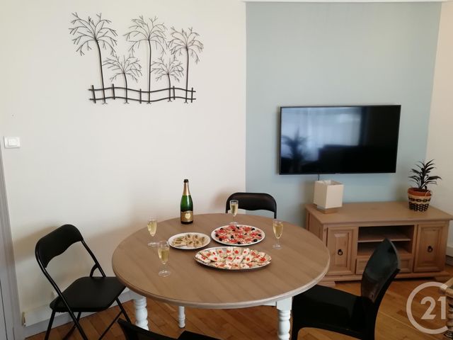 Appartement à louer - 2 pièces - 38.5 m2 - FOUGERES - 35 - BRETAGNE - Century 21 Gambetta