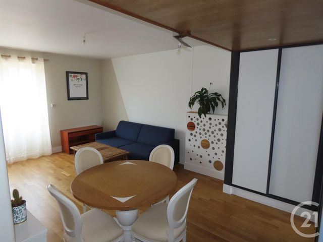 Appartement à louer - 2 pièces - 43.54 m2 - FOUGERES - 35 - BRETAGNE - Century 21 Gambetta