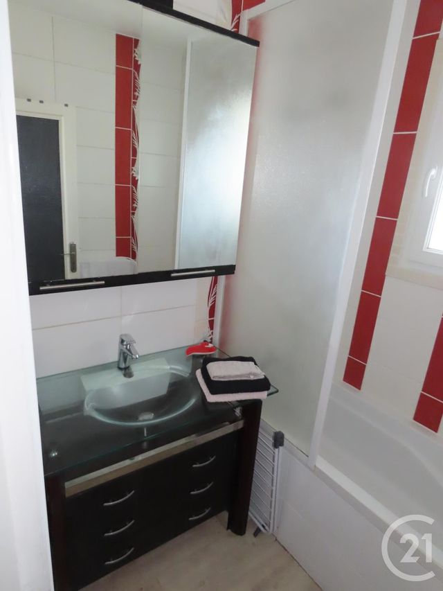 Appartement à louer - 2 pièces - 43.54 m2 - FOUGERES - 35 - BRETAGNE - Century 21 Gambetta