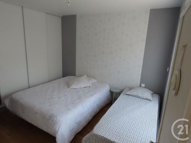 Appartement à louer - 2 pièces - 43.54 m2 - FOUGERES - 35 - BRETAGNE - Century 21 Gambetta