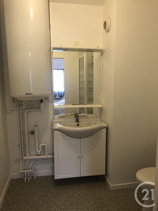 Appartement à louer - 2 pièces - 35.5 m2 - FOUGERES - 35 - BRETAGNE - Century 21 Gambetta