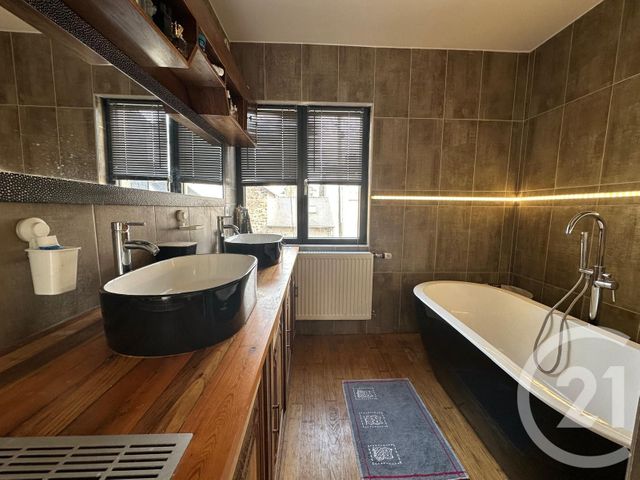 maison à vendre - 8 pièces - 137.55 m2 - FOUGERES - 35 - BRETAGNE - Century 21 Gambetta