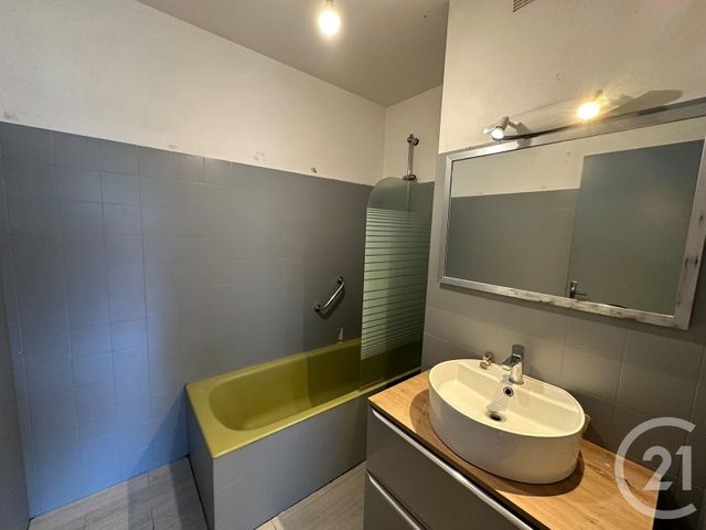 maison à vendre - 5 pièces - 97.35 m2 - ST GERMAIN EN COGLES - 35 - BRETAGNE - Century 21 Gambetta