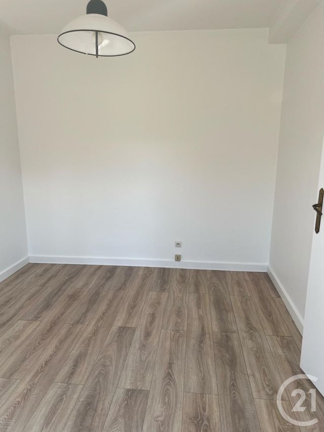 maison à louer - 6 pièces - 137.56 m2 - LECOUSSE - 35 - BRETAGNE - Century 21 Gambetta