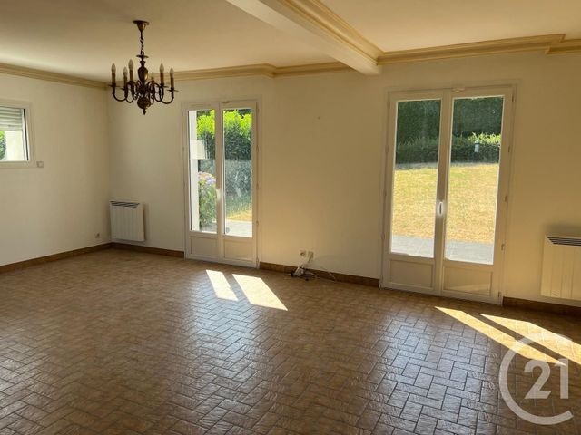 maison à louer - 6 pièces - 137.56 m2 - LECOUSSE - 35 - BRETAGNE - Century 21 Gambetta
