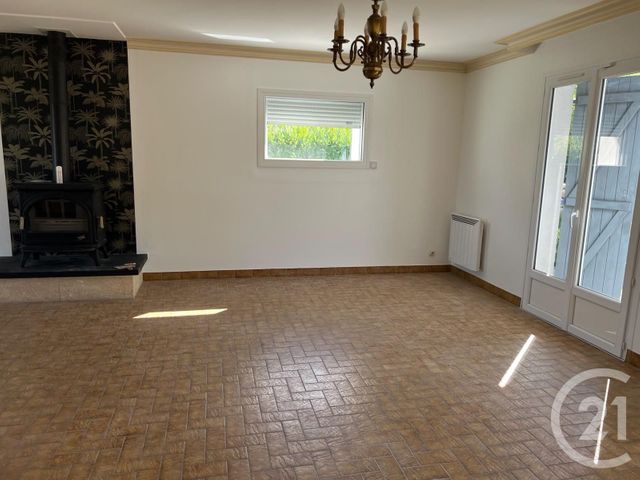 maison à louer - 6 pièces - 137.56 m2 - LECOUSSE - 35 - BRETAGNE - Century 21 Gambetta