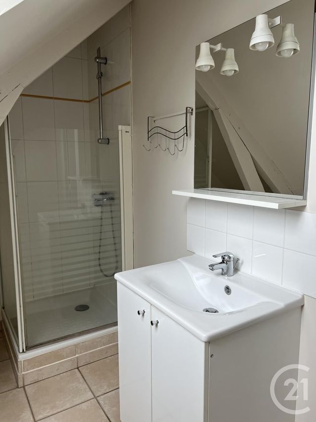 Appartement T2 à louer - 3 pièces - 28.4 m2 - FOUGERES - 35 - BRETAGNE - Century 21 Gambetta