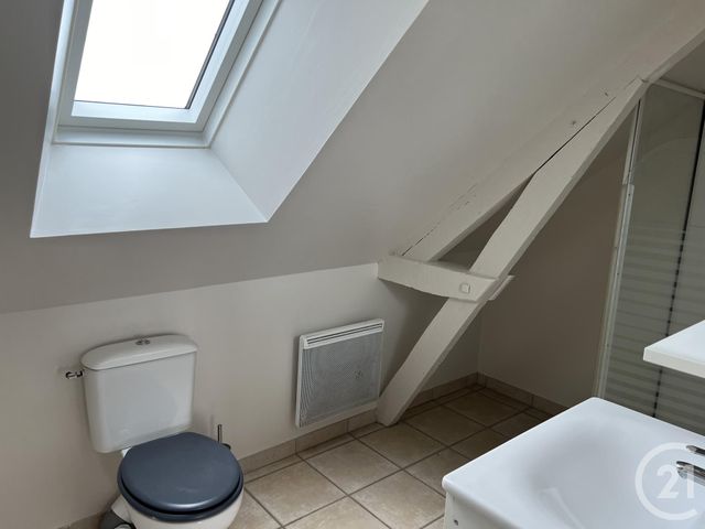Appartement T2 à louer - 3 pièces - 28.4 m2 - FOUGERES - 35 - BRETAGNE - Century 21 Gambetta