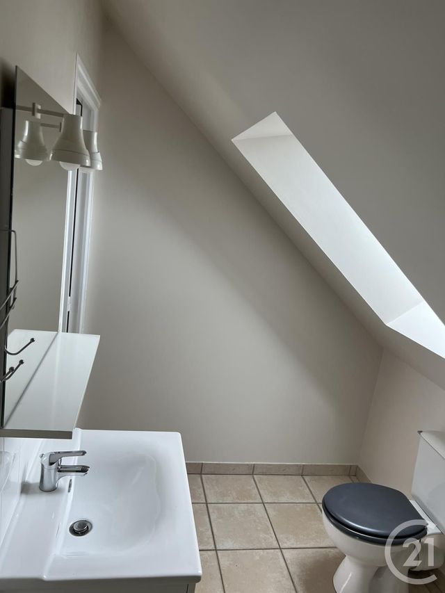 Appartement T2 à louer - 3 pièces - 28.4 m2 - FOUGERES - 35 - BRETAGNE - Century 21 Gambetta
