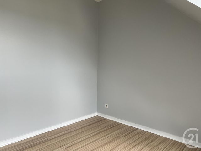 Appartement T2 à louer - 3 pièces - 28.4 m2 - FOUGERES - 35 - BRETAGNE - Century 21 Gambetta