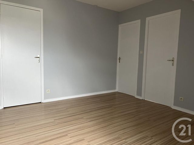 Appartement T2 à louer - 3 pièces - 28.4 m2 - FOUGERES - 35 - BRETAGNE - Century 21 Gambetta