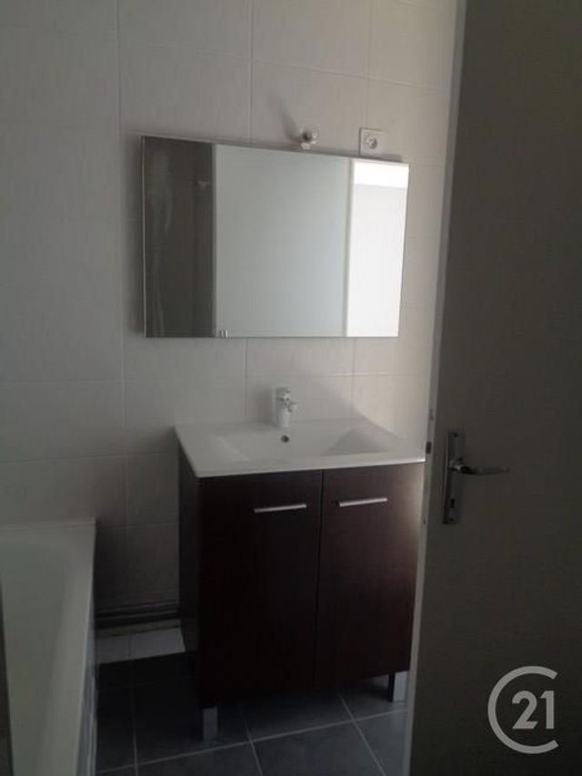 Appartement F2 à louer - 2 pièces - 46.11 m2 - FOUGERES - 35 - BRETAGNE - Century 21 Gambetta