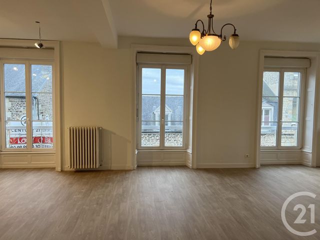 Appartement à louer - 3 pièces - 96.1 m2 - FOUGERES - 35 - BRETAGNE - Century 21 Gambetta