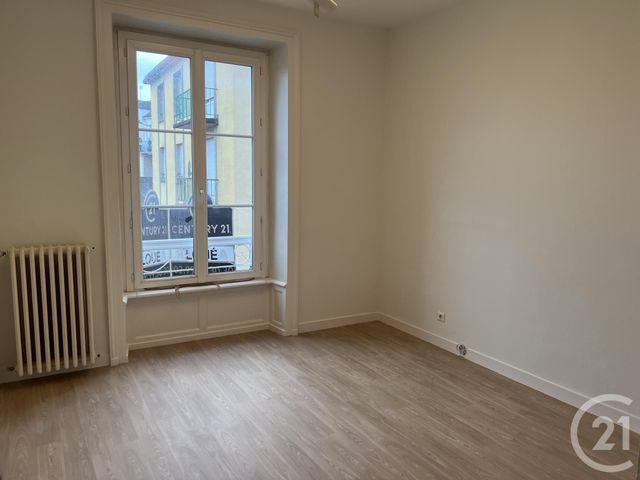 Appartement à louer - 3 pièces - 96.1 m2 - FOUGERES - 35 - BRETAGNE - Century 21 Gambetta