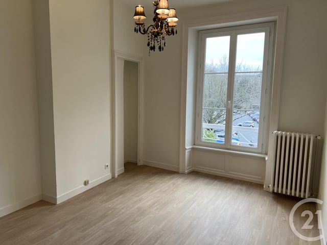 Appartement à louer - 3 pièces - 96.1 m2 - FOUGERES - 35 - BRETAGNE - Century 21 Gambetta