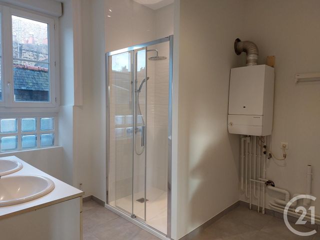 Appartement à louer - 3 pièces - 96.1 m2 - FOUGERES - 35 - BRETAGNE - Century 21 Gambetta