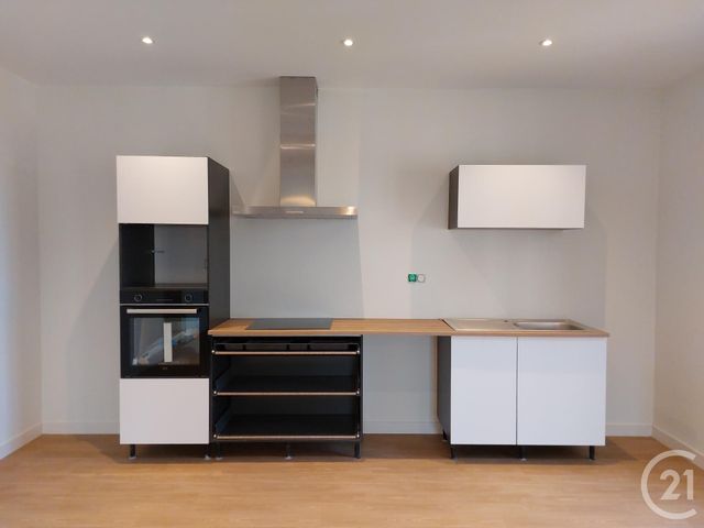 Appartement à louer - 3 pièces - 96.1 m2 - FOUGERES - 35 - BRETAGNE - Century 21 Gambetta