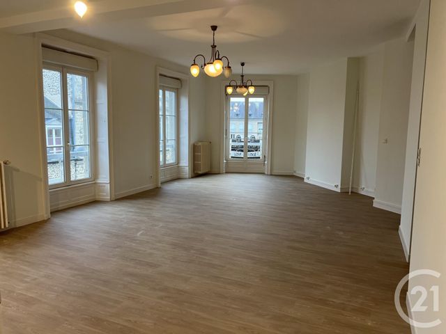 Appartement à louer - 3 pièces - 96.1 m2 - FOUGERES - 35 - BRETAGNE - Century 21 Gambetta
