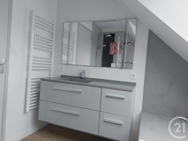 Appartement à louer - 3 pièces - 57.71 m2 - LECOUSSE - 35 - BRETAGNE - Century 21 Gambetta